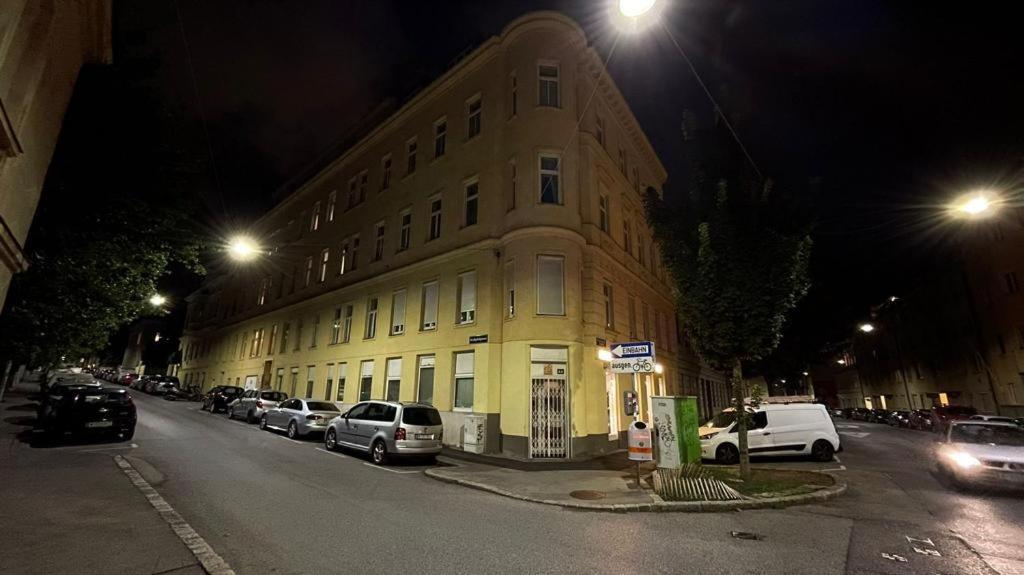 D&D Schonbrunner Deluxe Apartment Vienna Exterior photo